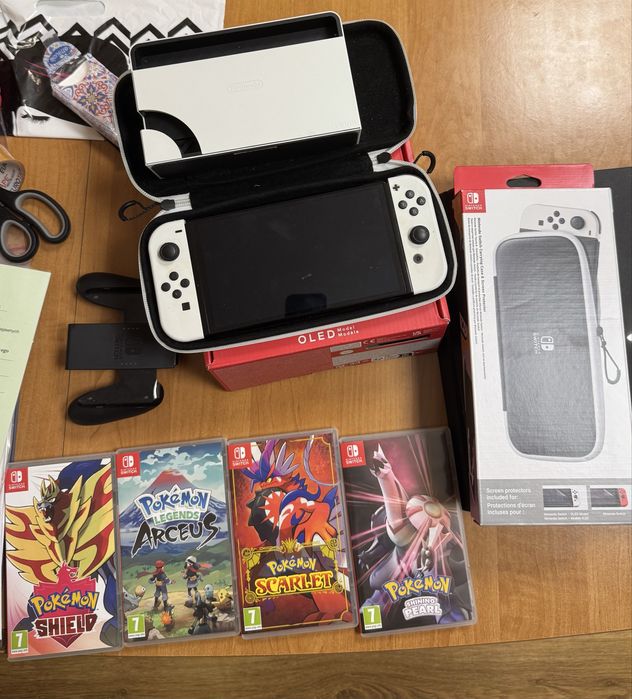 Nintendo Swich Oled + 4 gry