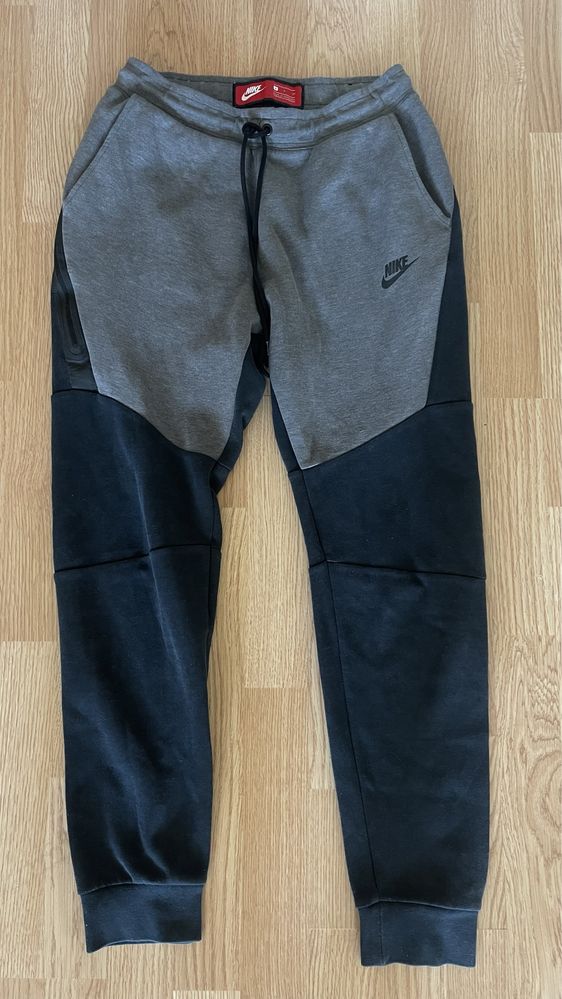 Штани Nike Sportswear Tech Fleece S