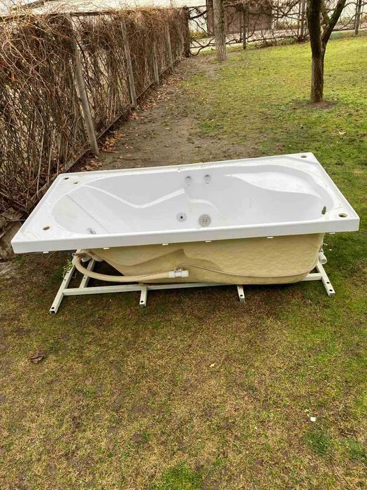 Продам  ванну-джакузи б/у (размер 170 на 85 )