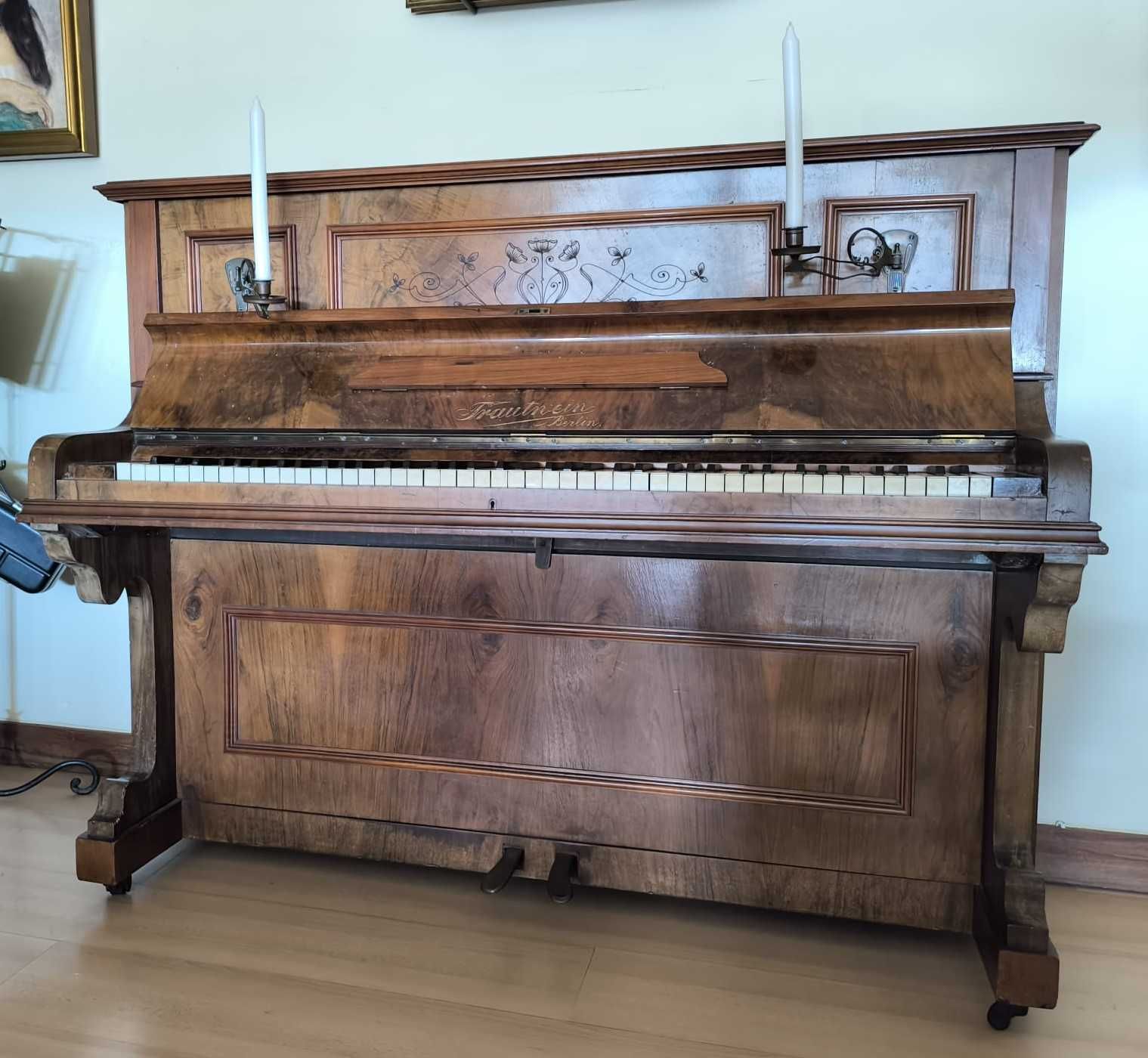 Piano vertical Trautwein (Berlin) com banco