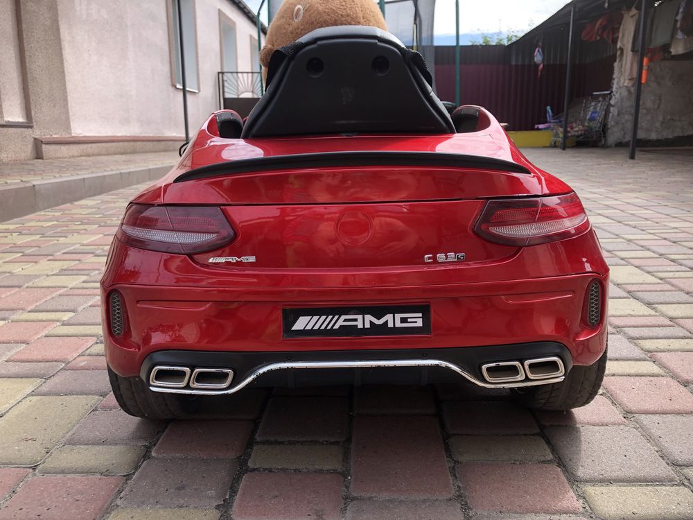 Дитячий електромобіль Mercedes-AMG C 63 S Coupe