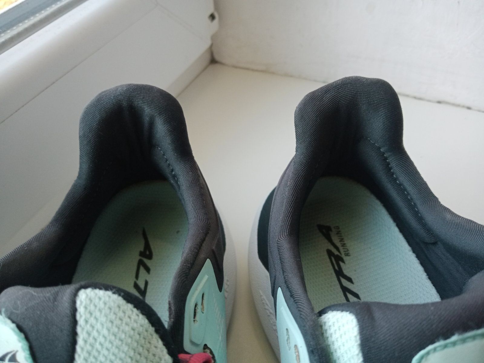 Кросівки для бігу ALTRA Paradigm 6.0  р.40.5. Hoka