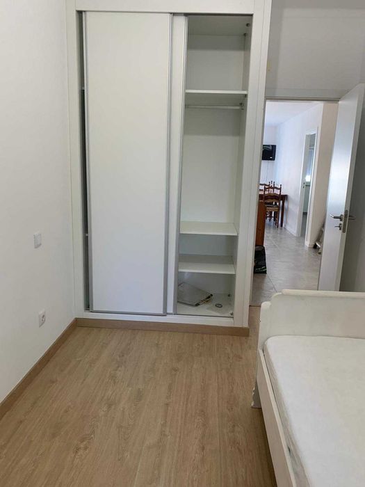 Alugo 3 quartos > Vila Chã - Barreiro