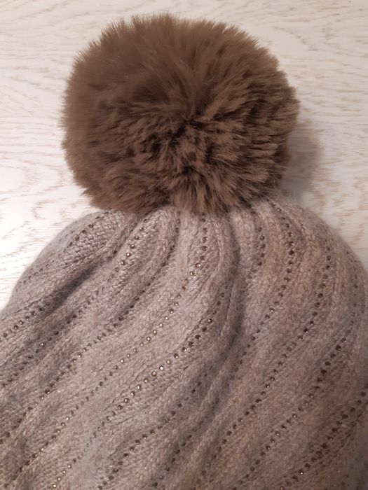 Monnari nowa beżowa zimowa czapka z pomponem r. S 36 na zimę