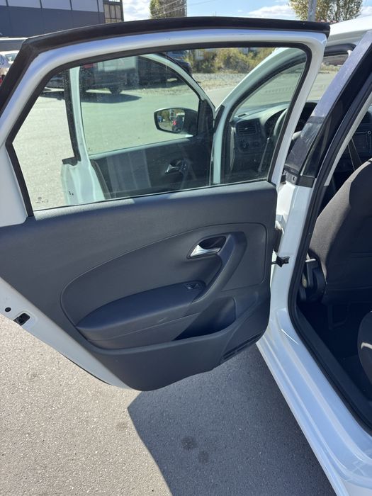 Volkswagen Polo 2015 года выпуска.