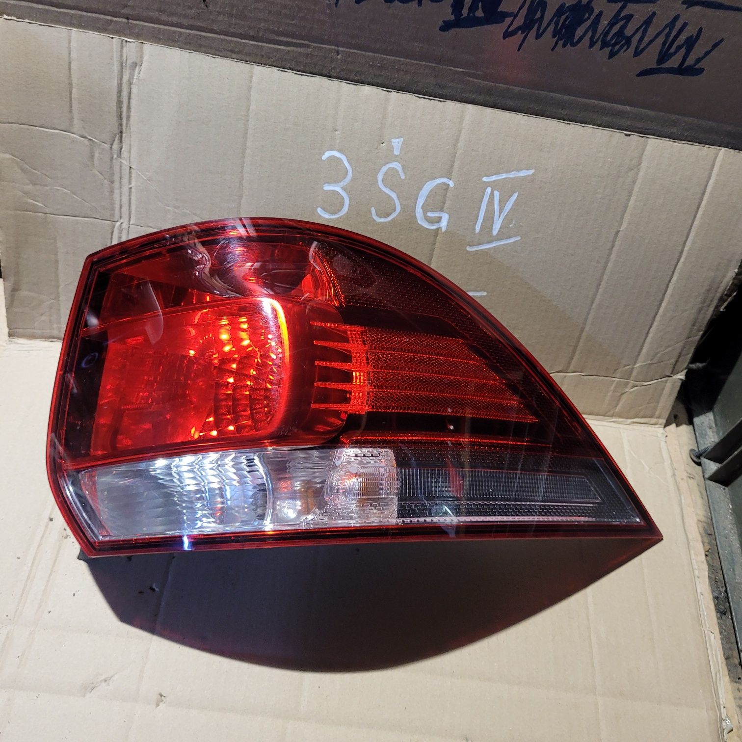 Lampa tył prawa vw golf VI kombi 2012r