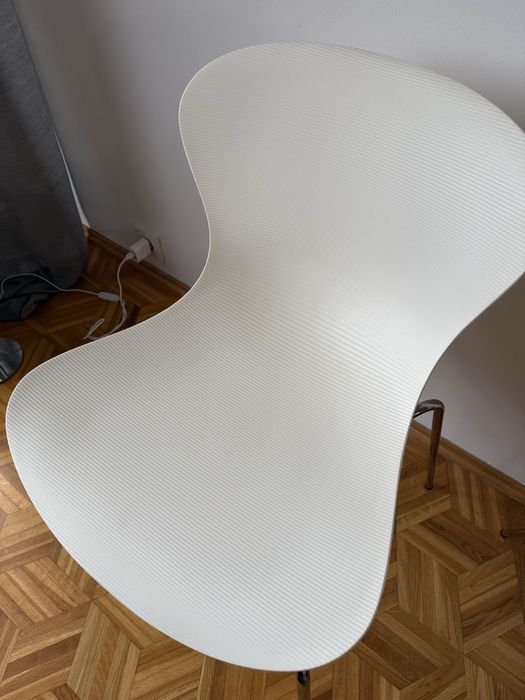 Fritz Hansen krzesla białe