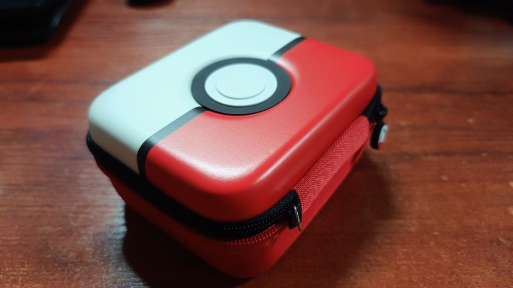 Etui na 400 kart Pokemon w ksztalcie Pokeball