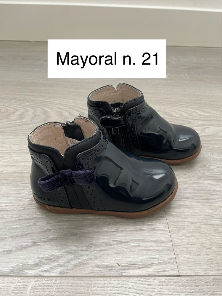 Calçado n. 21 botas mayoral