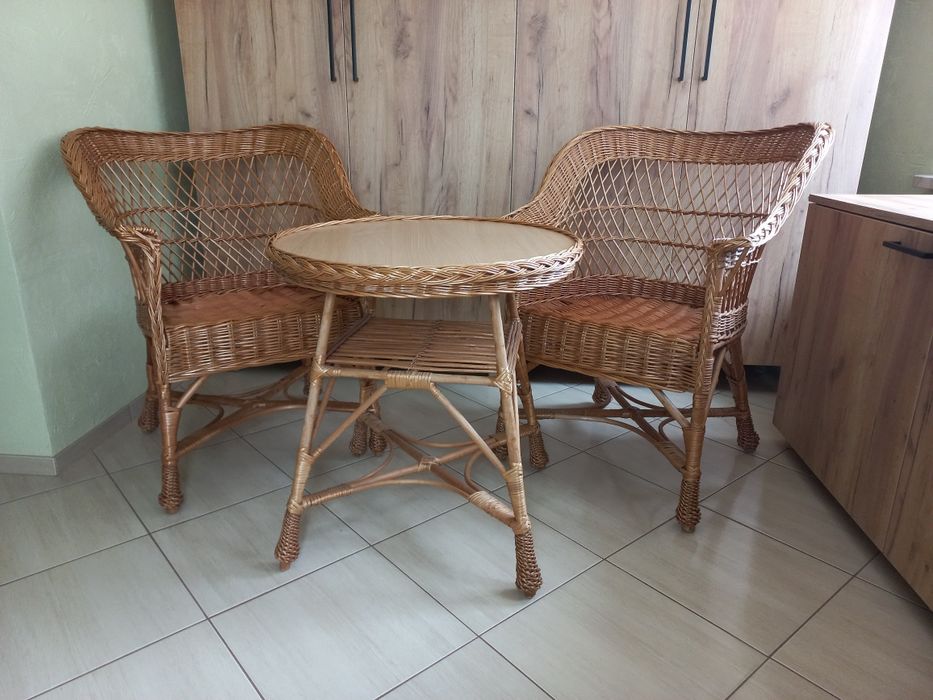 Komplet wiklinowy stół i 2 krzesła