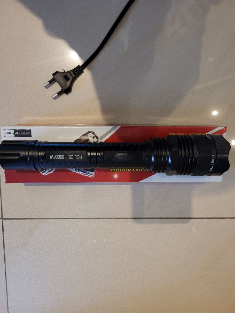 Latarka z paralizator 1108 + ładowarka
