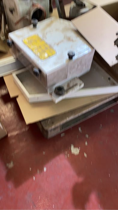 Univerdal “monofiasica” com esquadrejadora marca Mini max grupo SCM