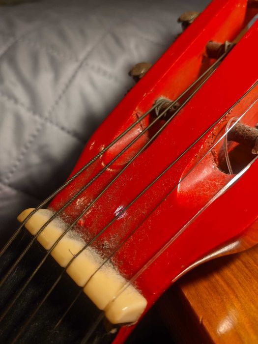 Guitarra Benfica + cordas novas