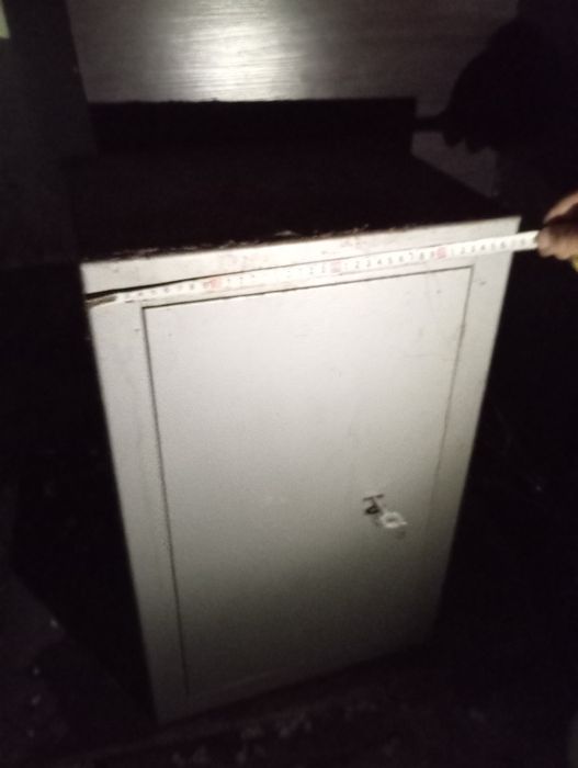 Металевий сейф б.у в хорошому стані