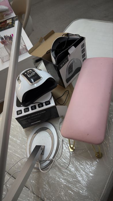 Forno, candeeiro e apoio de maos manicure