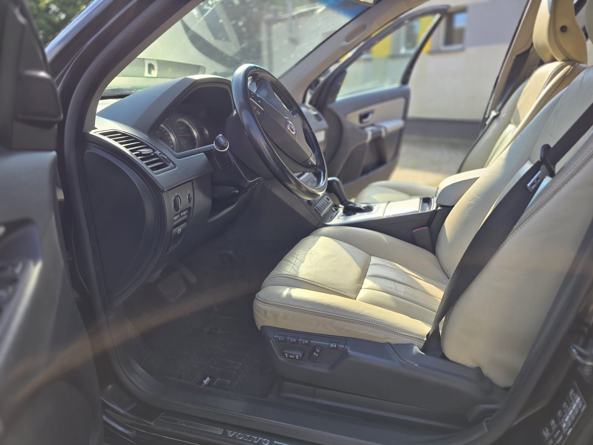 Xc90 polski salon
