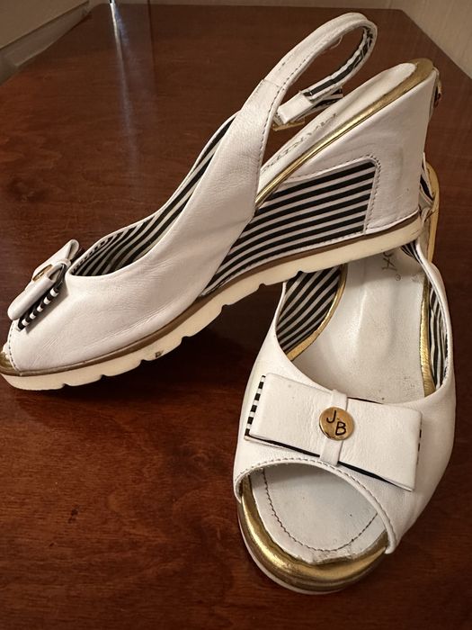 Босоніжки жіночі