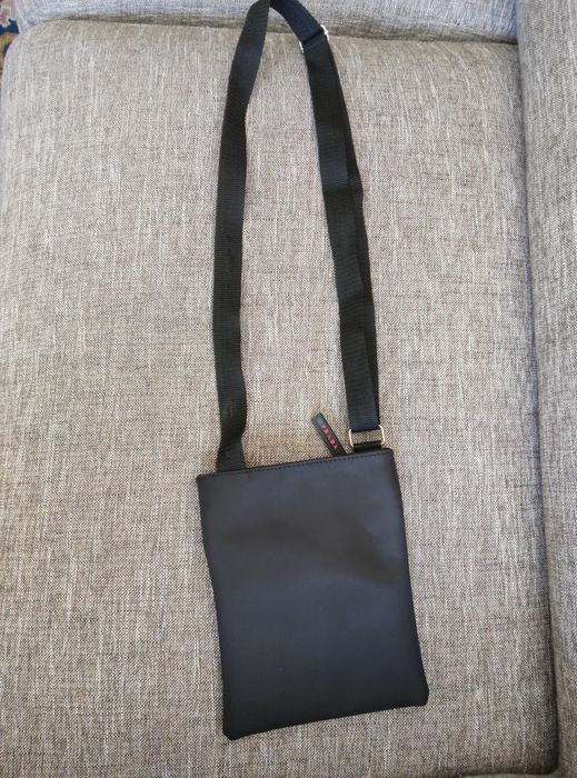 Pequena bolsa a tiracolo preta Prada