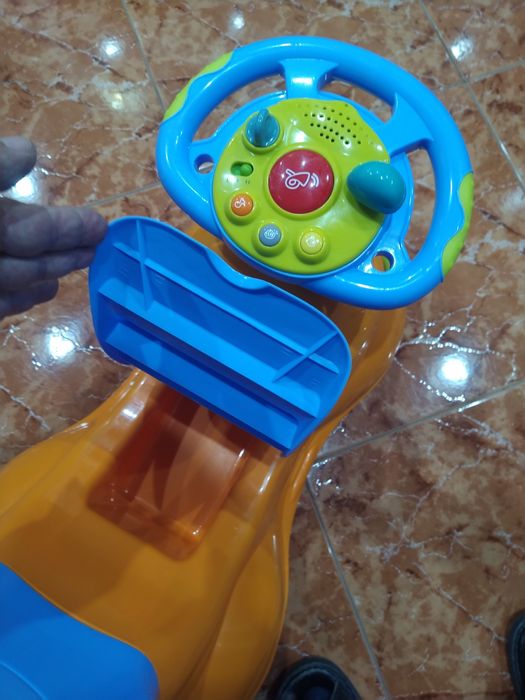 Triciclo carrinho brinquedo da Chicco para bebé casa quarto carro