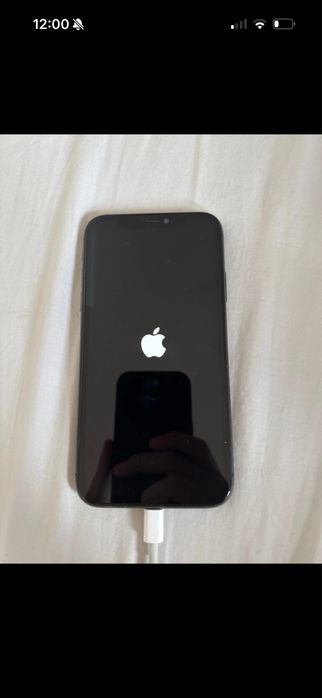 Iphone 11 w bardzo dobrym stanie nie ma rys ani pekniec