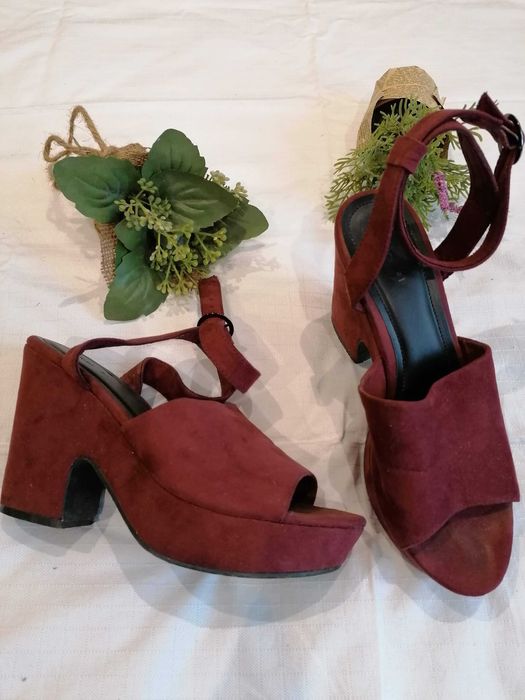 Sandálias bordeaux, de camurça