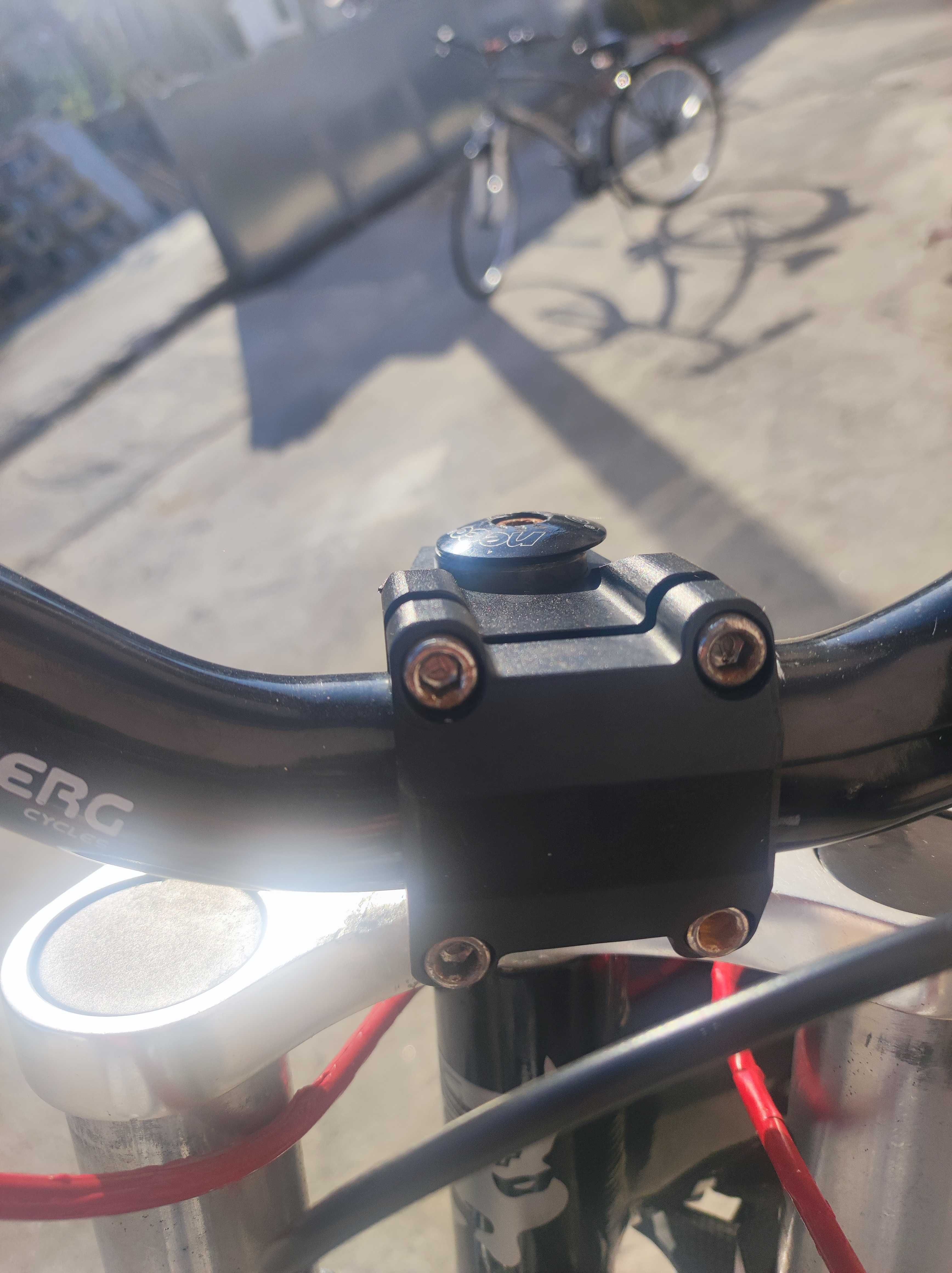 Bicicleta BTT downhill