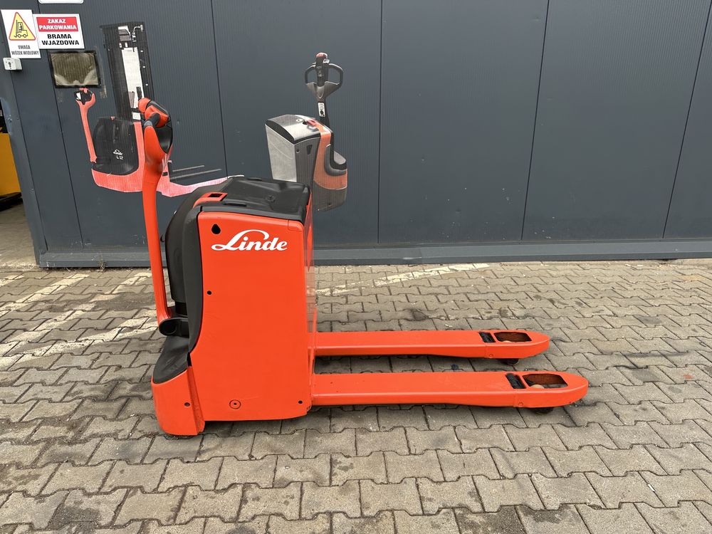 Paleciak elektryczny Linde T 18 z 2015 r wózek paletowy