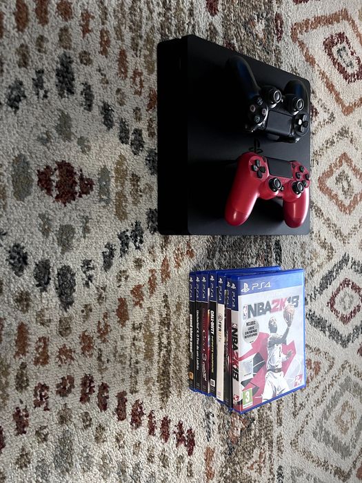 PS4 Slim 1 TB + 2 comandos e Jogos