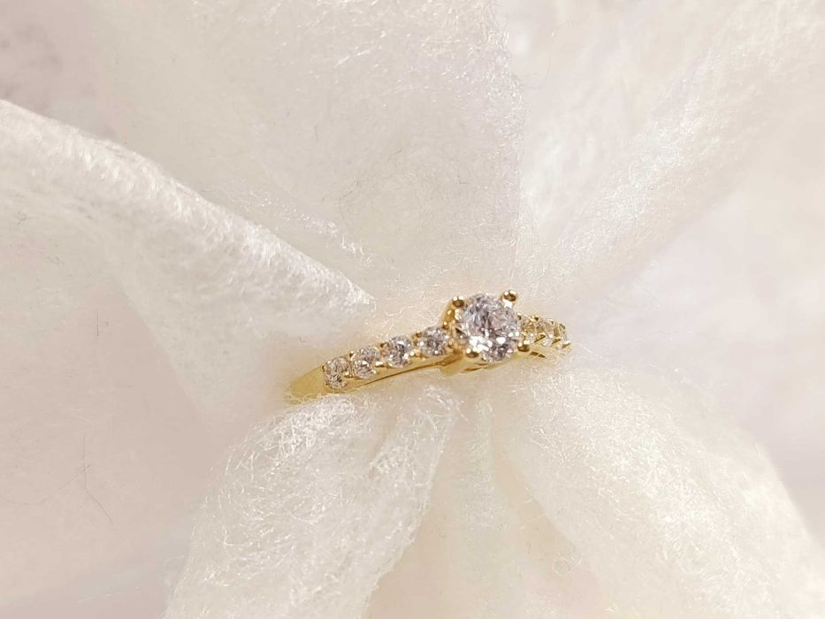 Złoty pierścionek | 585 | 2,15 g | r. 14 | Nowy