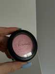 Róż do policzkow MAC into the pink rozswietlajacy viral
