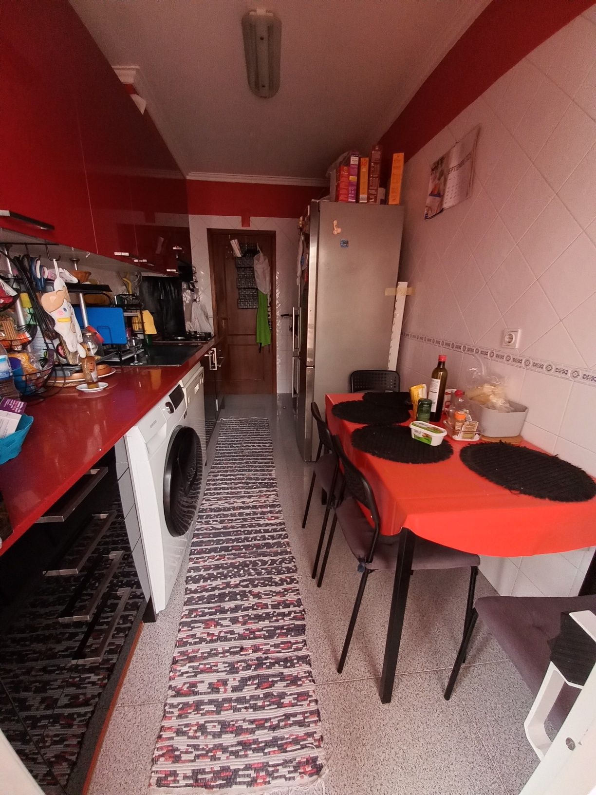 Quarto aluguer, mobilado