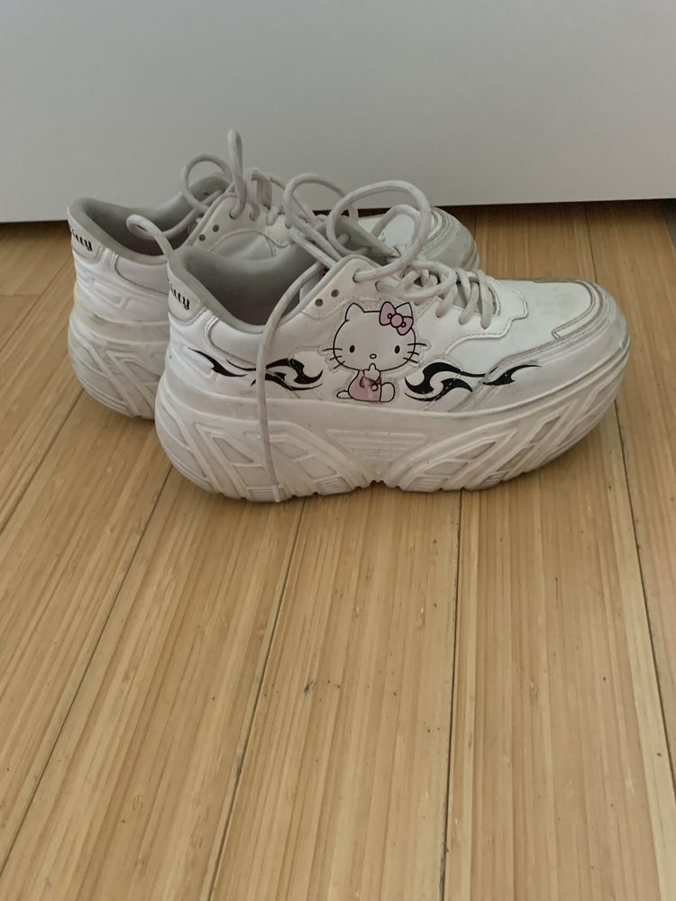 Buty na platformie hello kitty