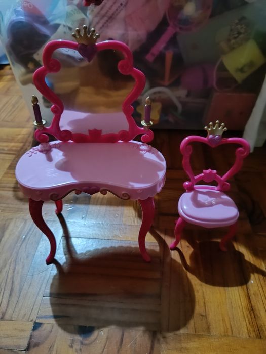 Toucador e cadeira Barbie