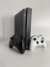 Konsola Xbox One X + dwa pady