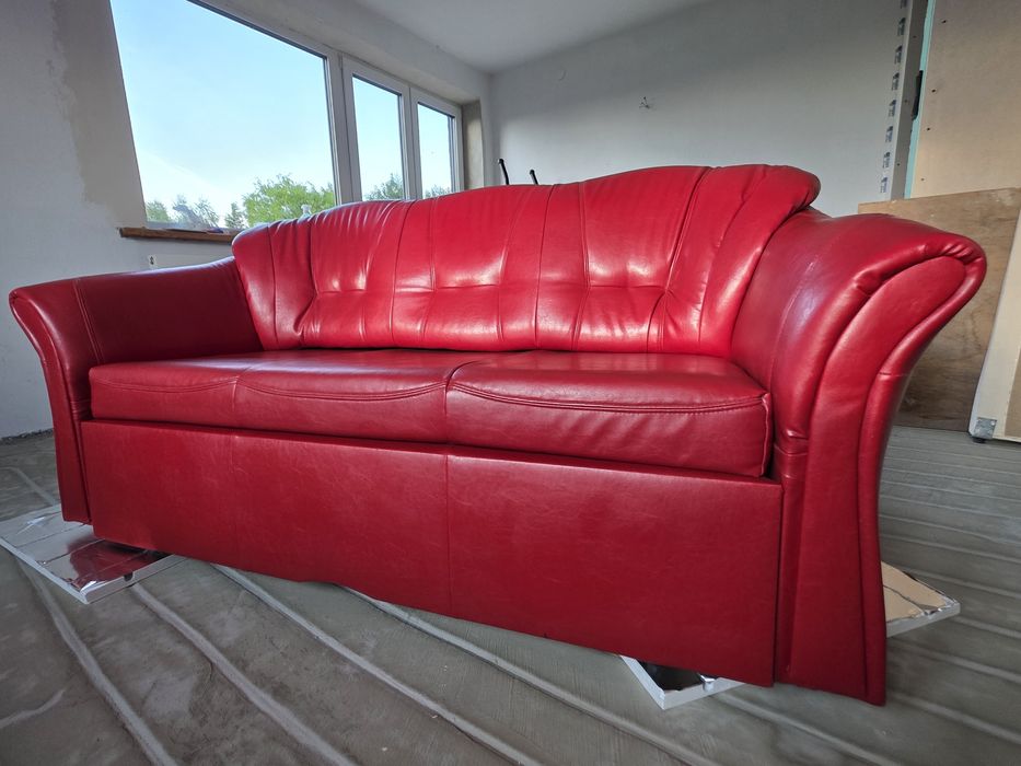 Piękna czerwona sofa rozkładana eko-skóra Stan - jak nowa