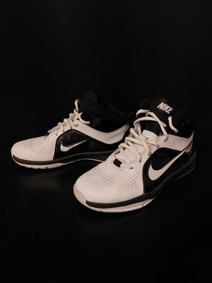 Buty Nike Team Hustle D6 r. 38 / 3 razy założone