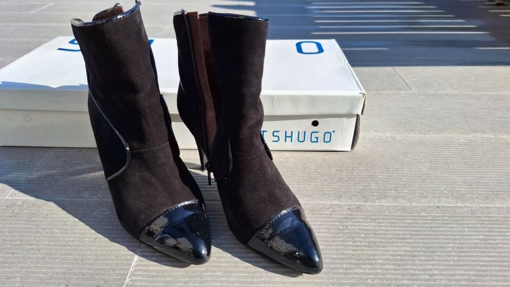 Botas usadas apenas uma vez.