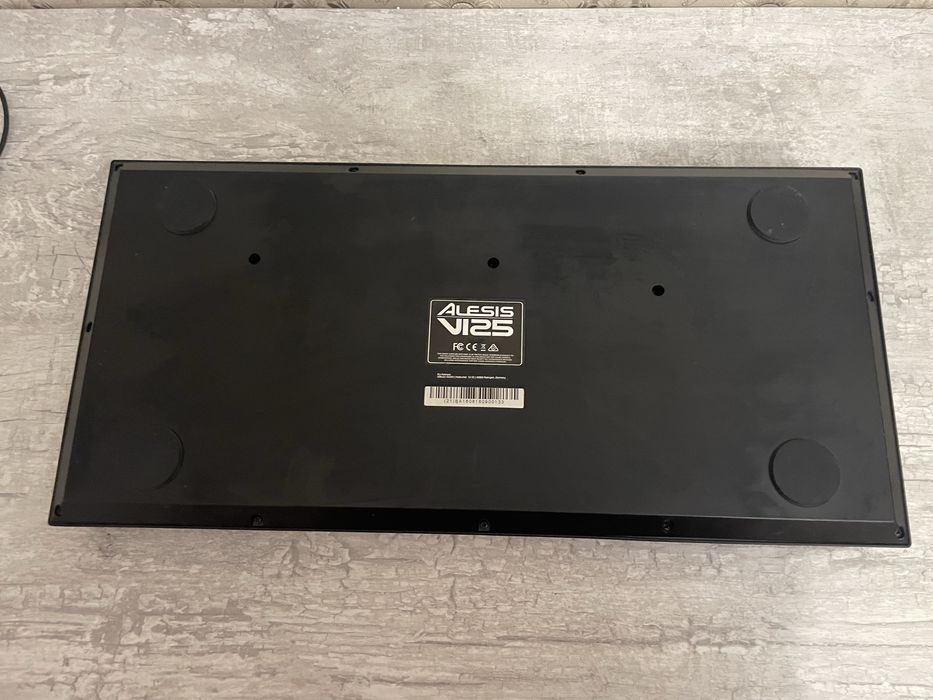 Миди клавиатура Alesis vi25