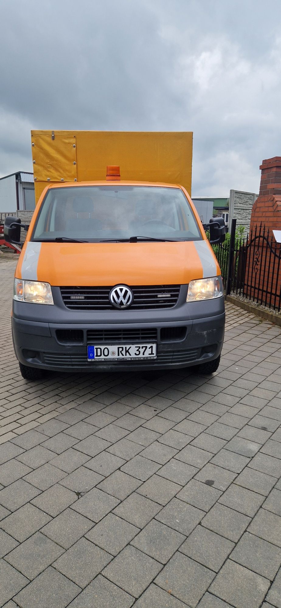 Volkswagen T5 1.9TDI  2009r zadbany bdb stan  plandeka