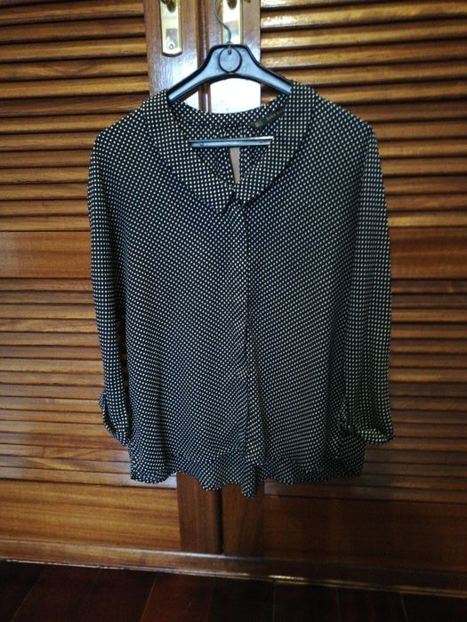 Blusa Zara preta com bolinhas brancas