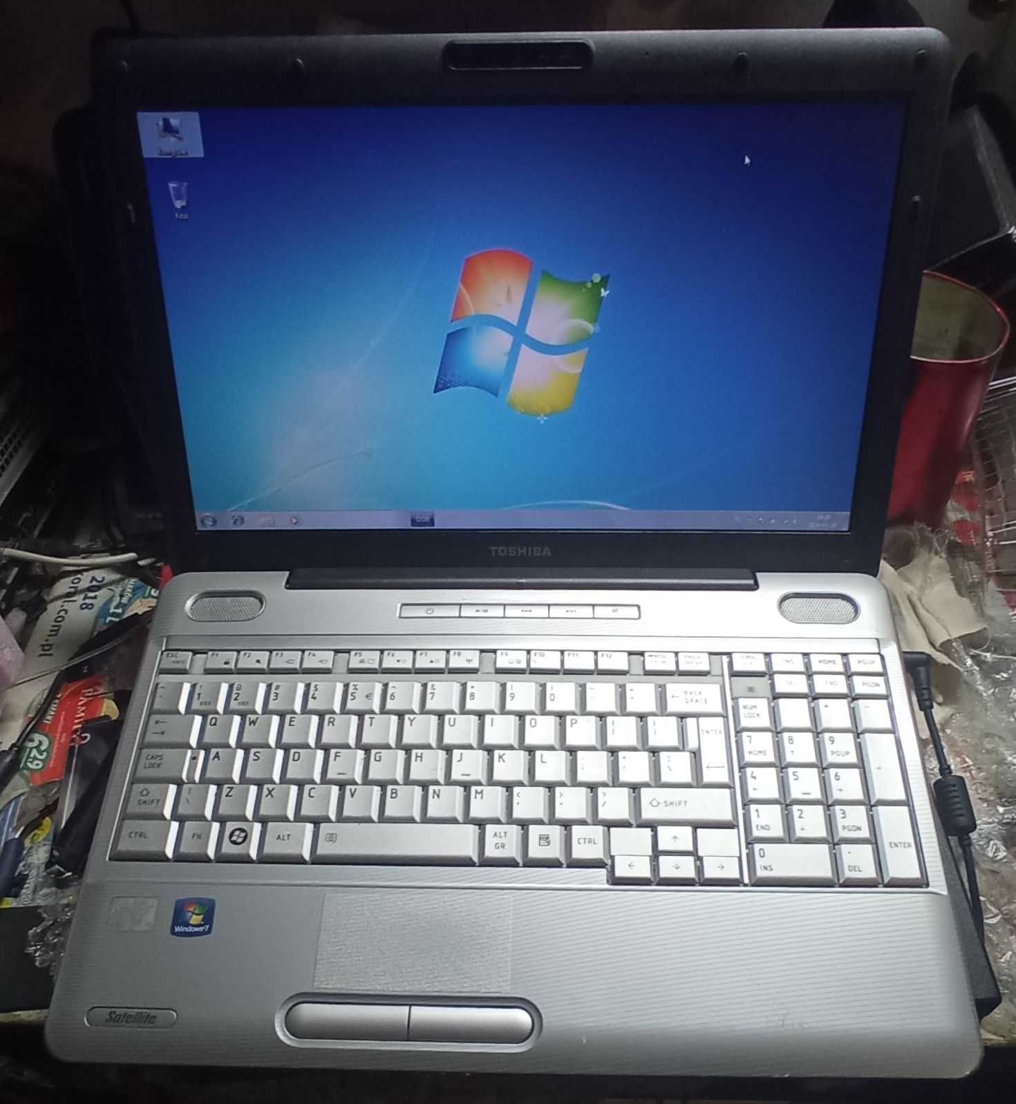 laptop Toshiba L500-1Q9: i3