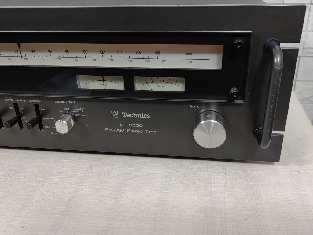 Technics ST-9600 Audiofilski tuner radiowy FM stereo vintage