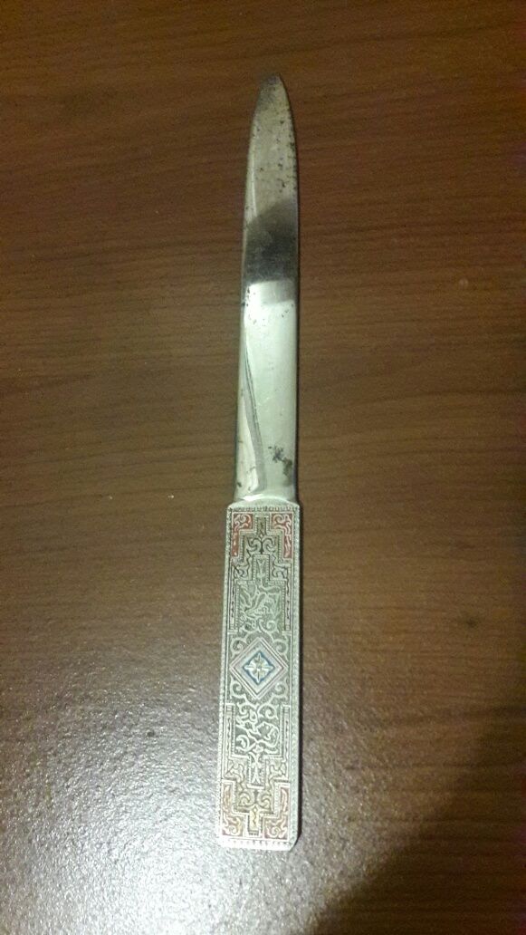 Старинный канцелярский нож и нож для бумаги.