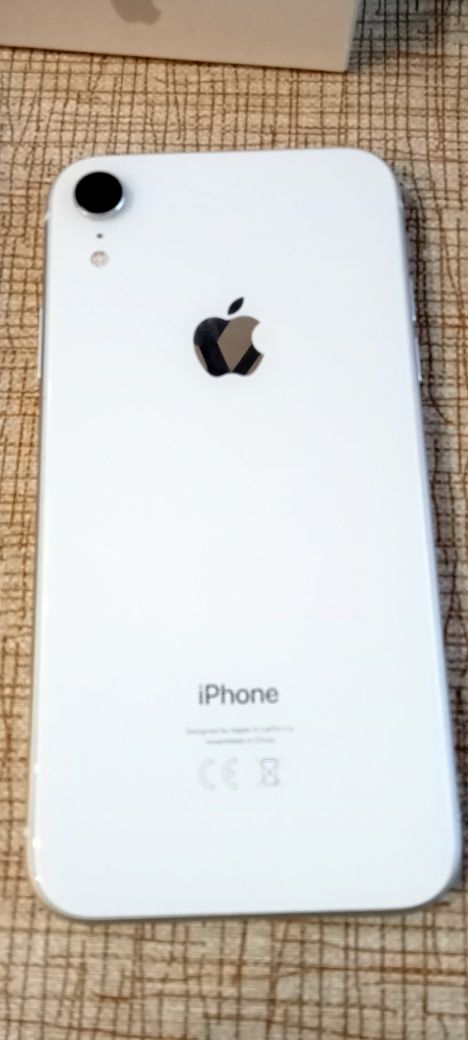 iPhone że 64 GB white