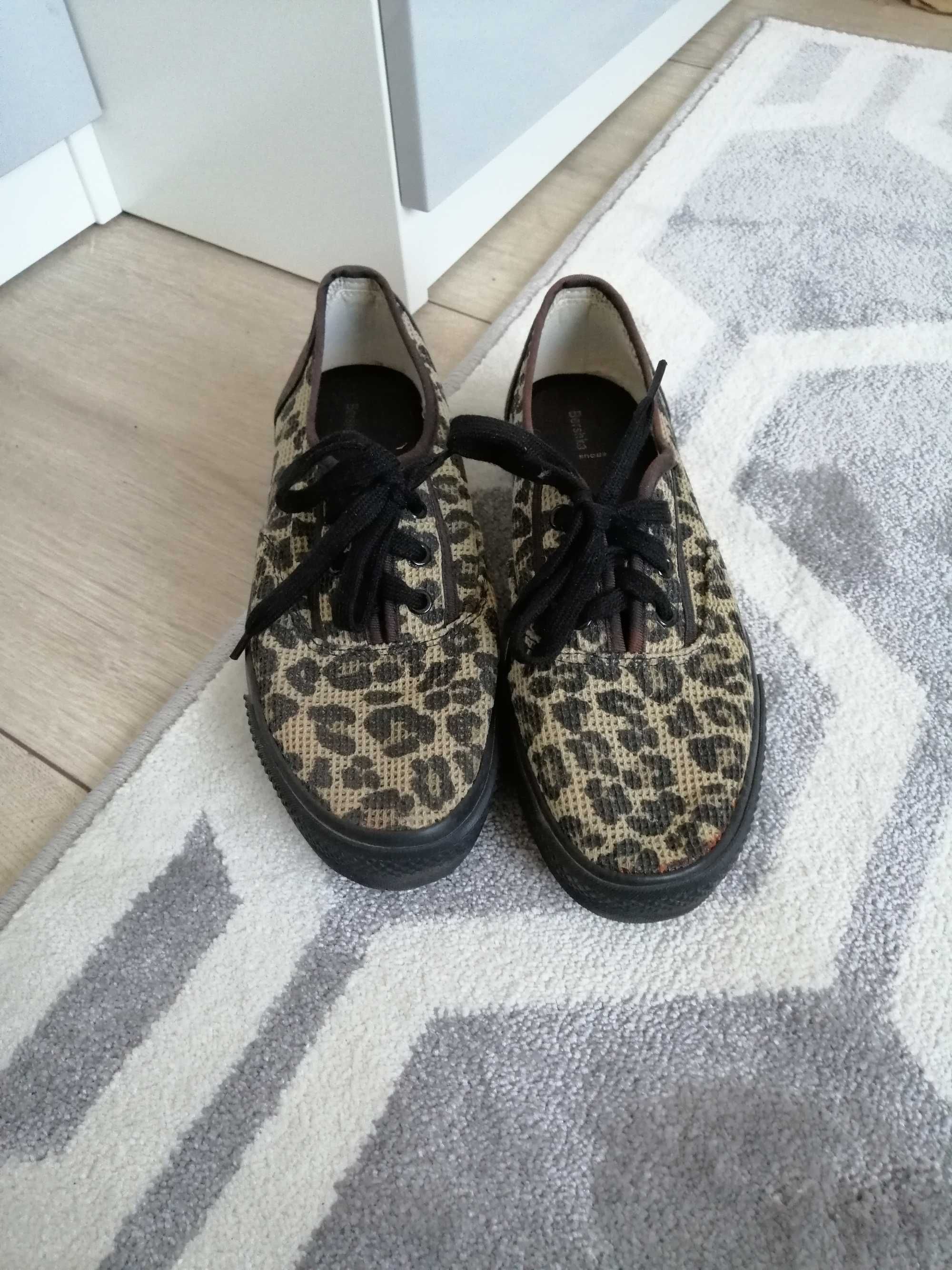 Trampki Bershka panterka 39