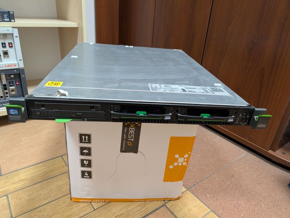 Serwer Fujitsu Primergy RX100 S7p