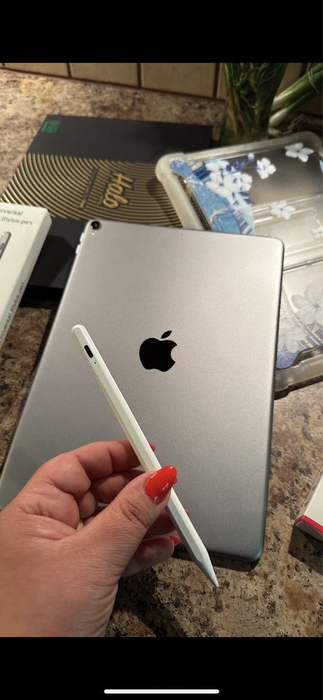 Tablet iPad Apple —-PRO —- Touch ID - PROCREATE