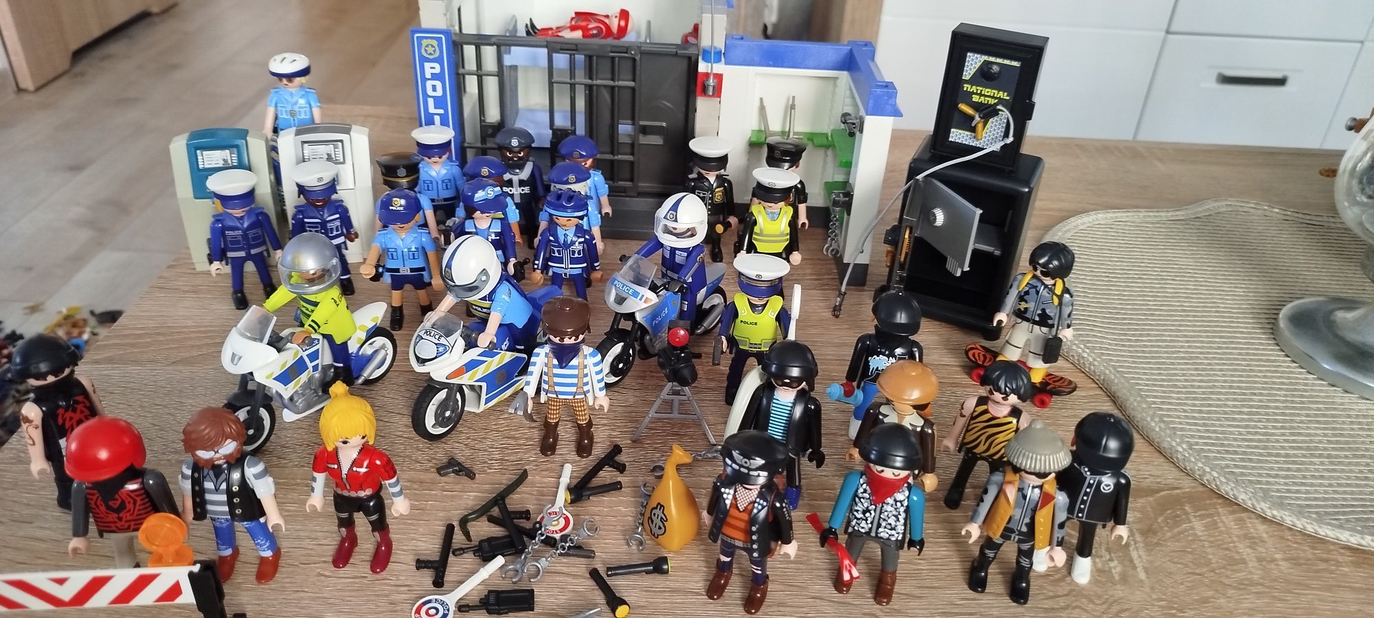 Sprzedam zestaw Playmobil...Sprzedaję jako Całość.