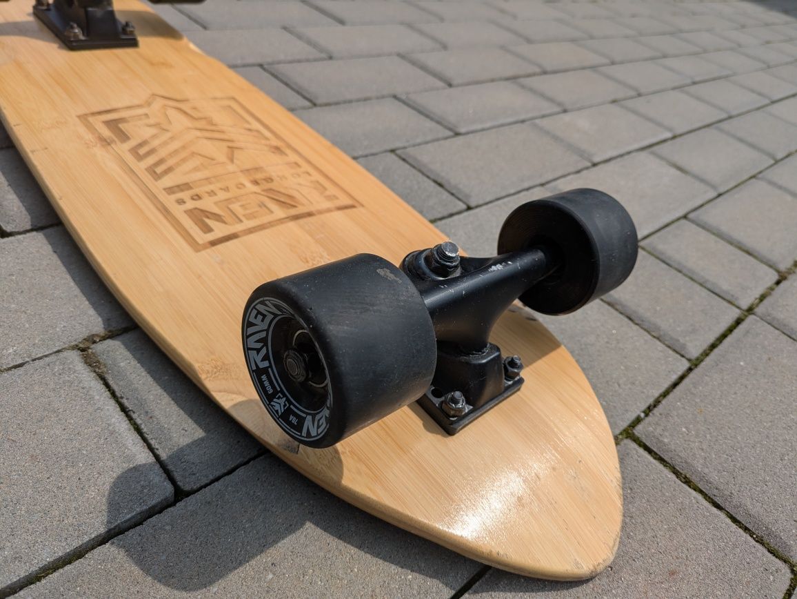 Longboard RAVEN.