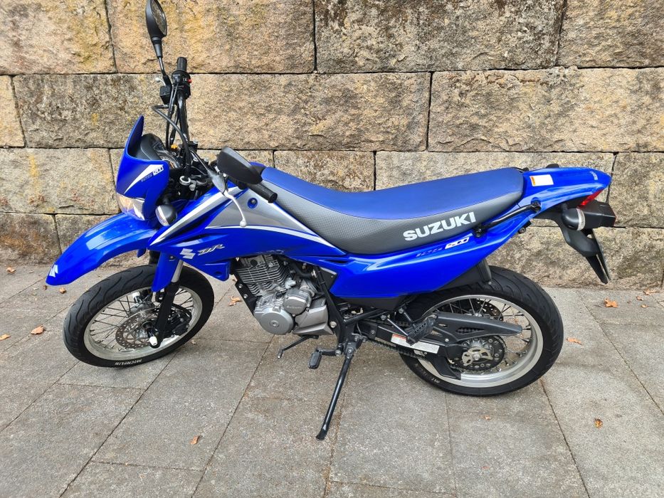 Vendo Suzuki DR 125SM original.